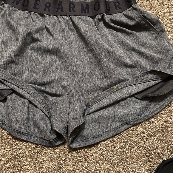 Under Armour Women's Heathered Gray Athletic Shorts - Picture 4 of 4